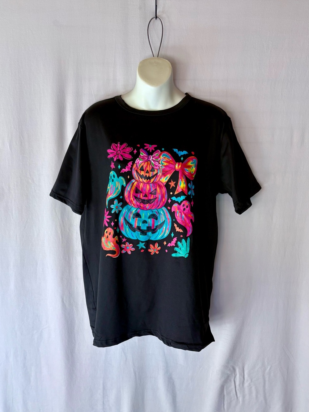 Woman’s Halloween Pumpkin Stack Graphic Tee
